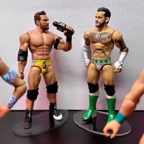 ***PRE-ORDER*** Main Event Showdown 29 CM Punk vs. LA Knight