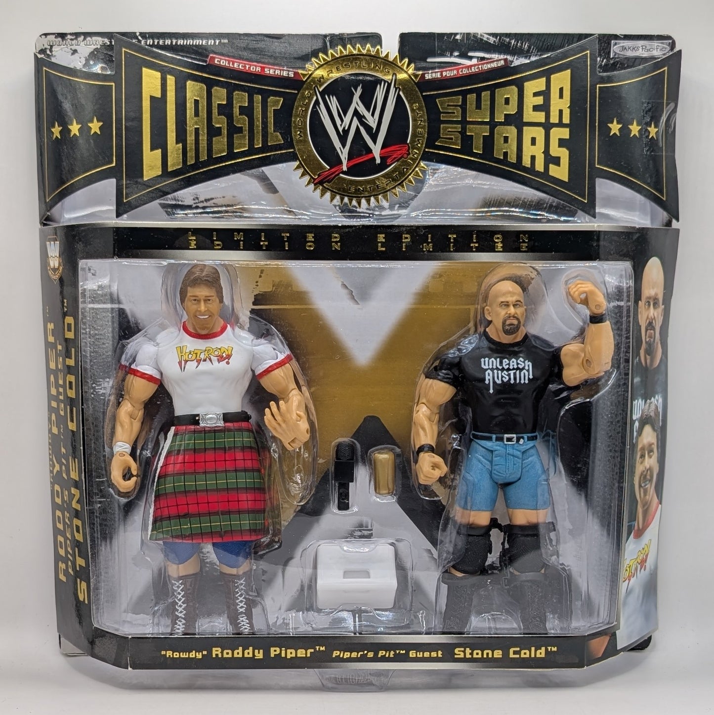 Classic Superstars 2-Packs 3 'Stone Cold' Steve Austin vs. Roddy Piper