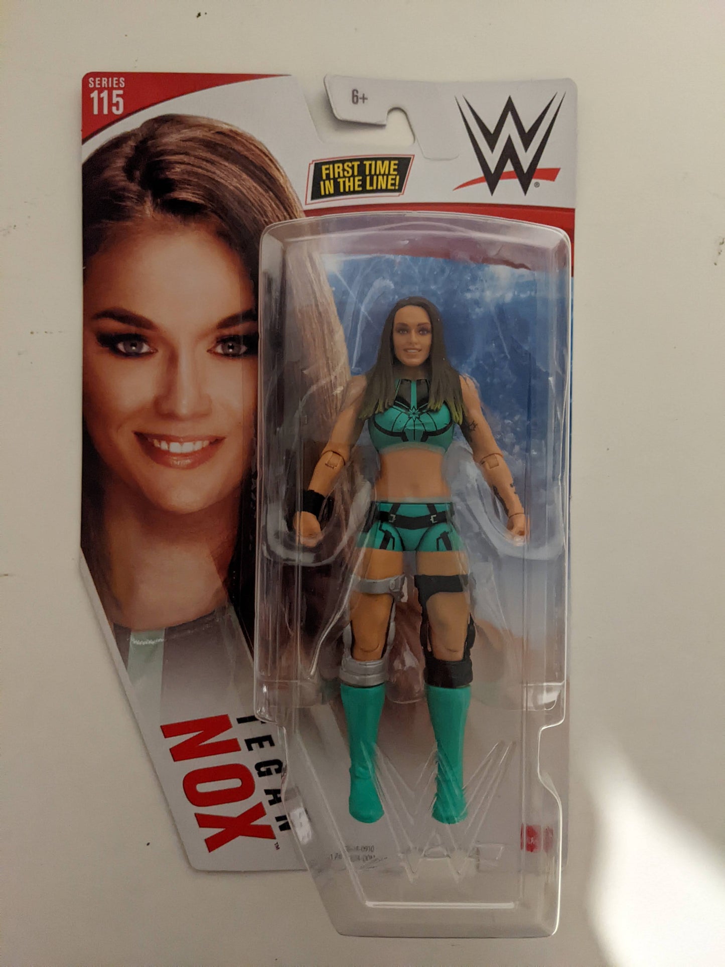 Basic 115 Tegan Nox – J + J Figures